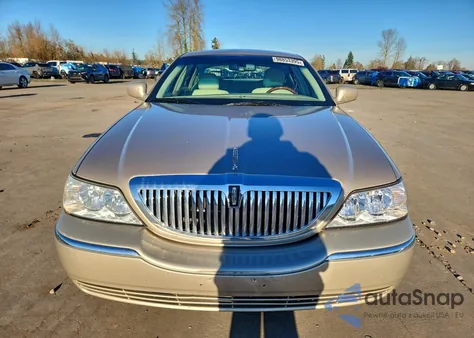 2007 Lincoln Town Car Signature Limited z USA, uszkodzony, nr VIN 1LNHM82W77Y627440